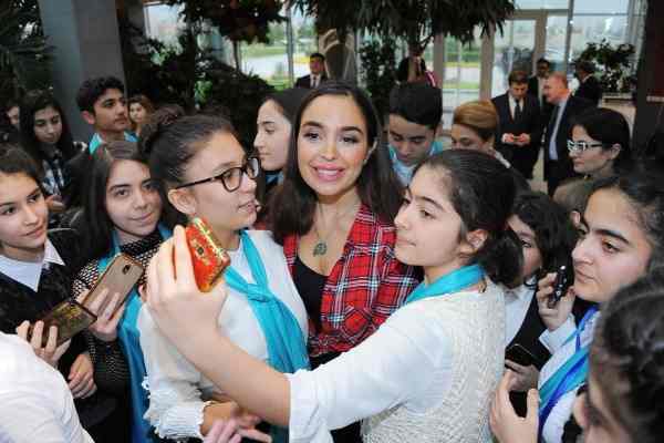 Leyla Əliyeva uşaqlarla Yeni il şənliyində -  FOTOLAR