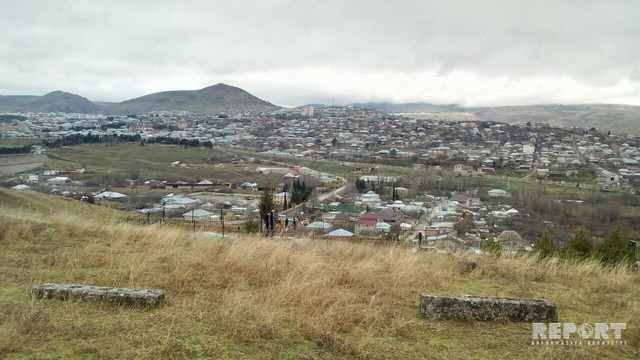 Polis qəbir oğrularını axtarır -  MƏRMƏRLƏR QIRILARAQ APARILIR (FOTO)