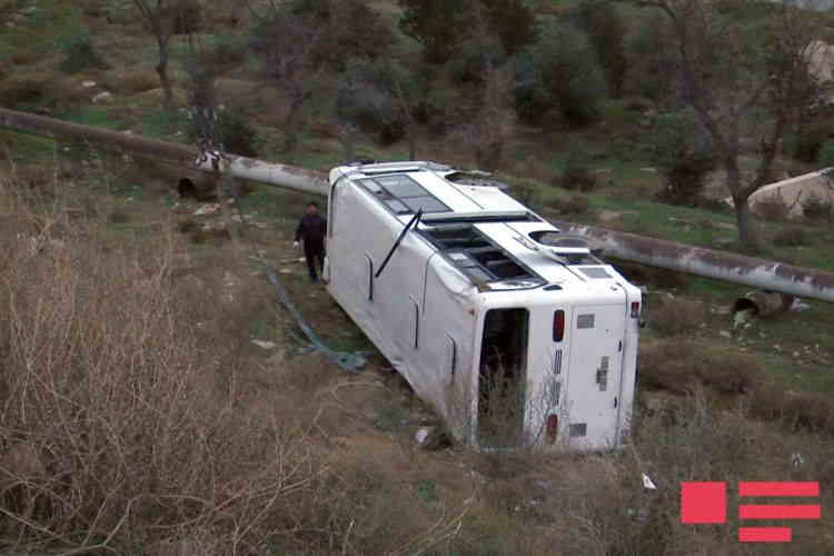 Avtobusunun dərəyə aşması nəticəsində yaralanan  15 nəfərin ADI AÇIQLANDI (YENİ-3-FOTOLAR)