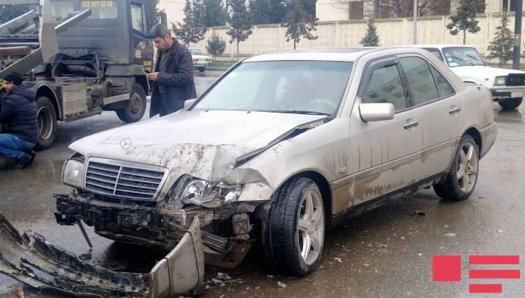 Mercedes Qazellə toqquşdu -  FOTOLAR