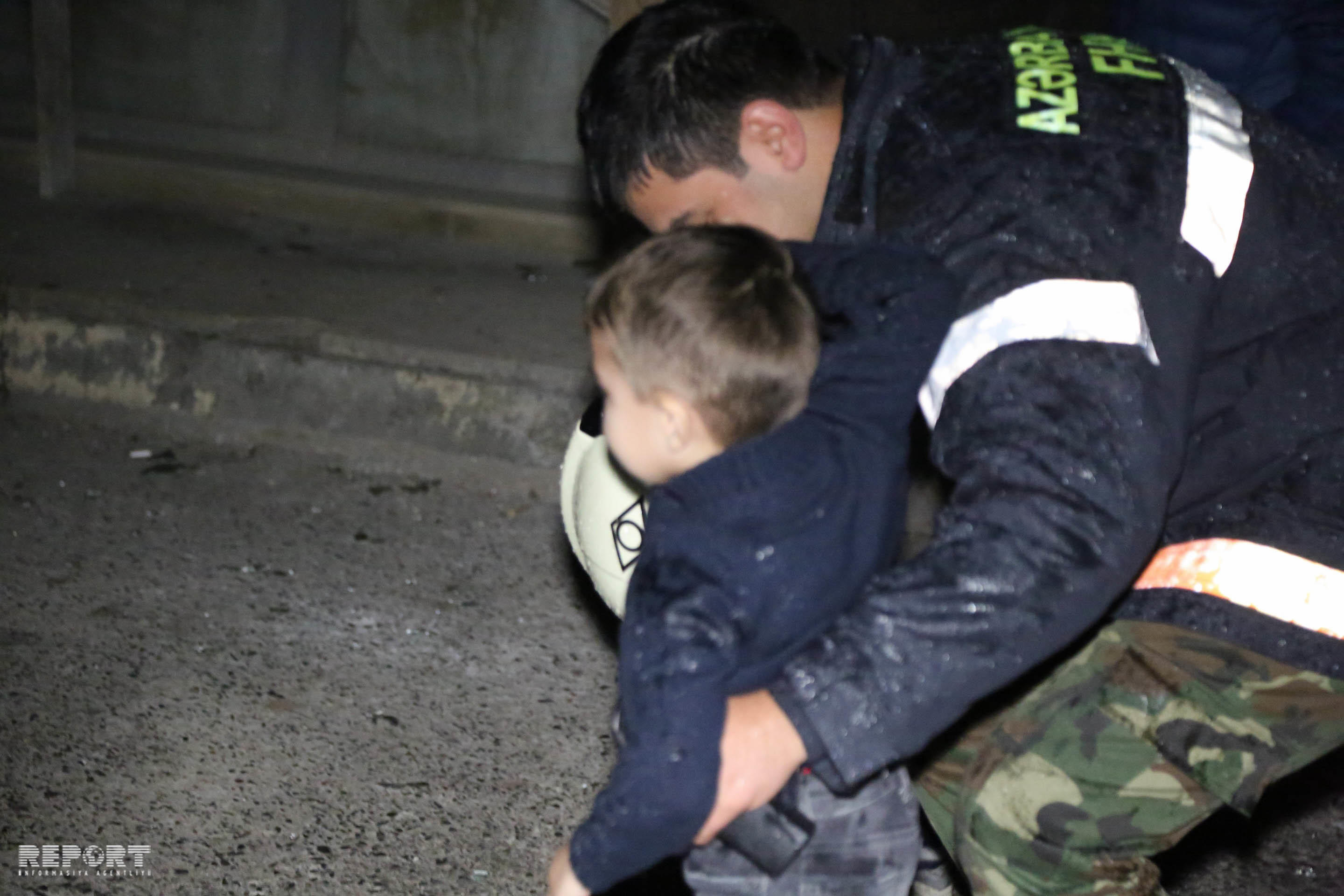 Bakıda binada baş vermiş yanğında   7 nəfər zəhərləndi (YENİLƏNİB-FOTOLAR)