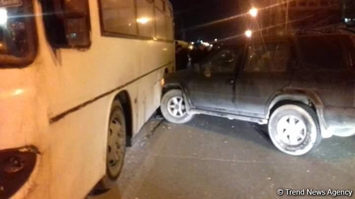 Bakıda avtobusun iştirakı ilə yol qəzası -  Tıxac yaranıb (FOTO)