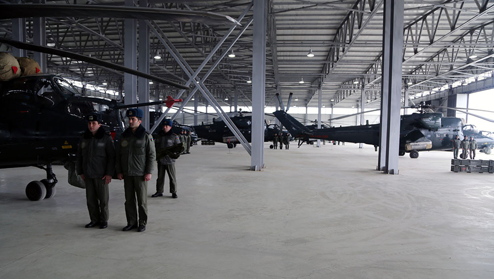 Zakir Həsənov yeni helikopter hərbi hissəsində olub - FOTOLAR-VİDEO