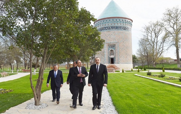 Prezident Bərdə türbəsində və Torpaqqala kompleksində - FOTO