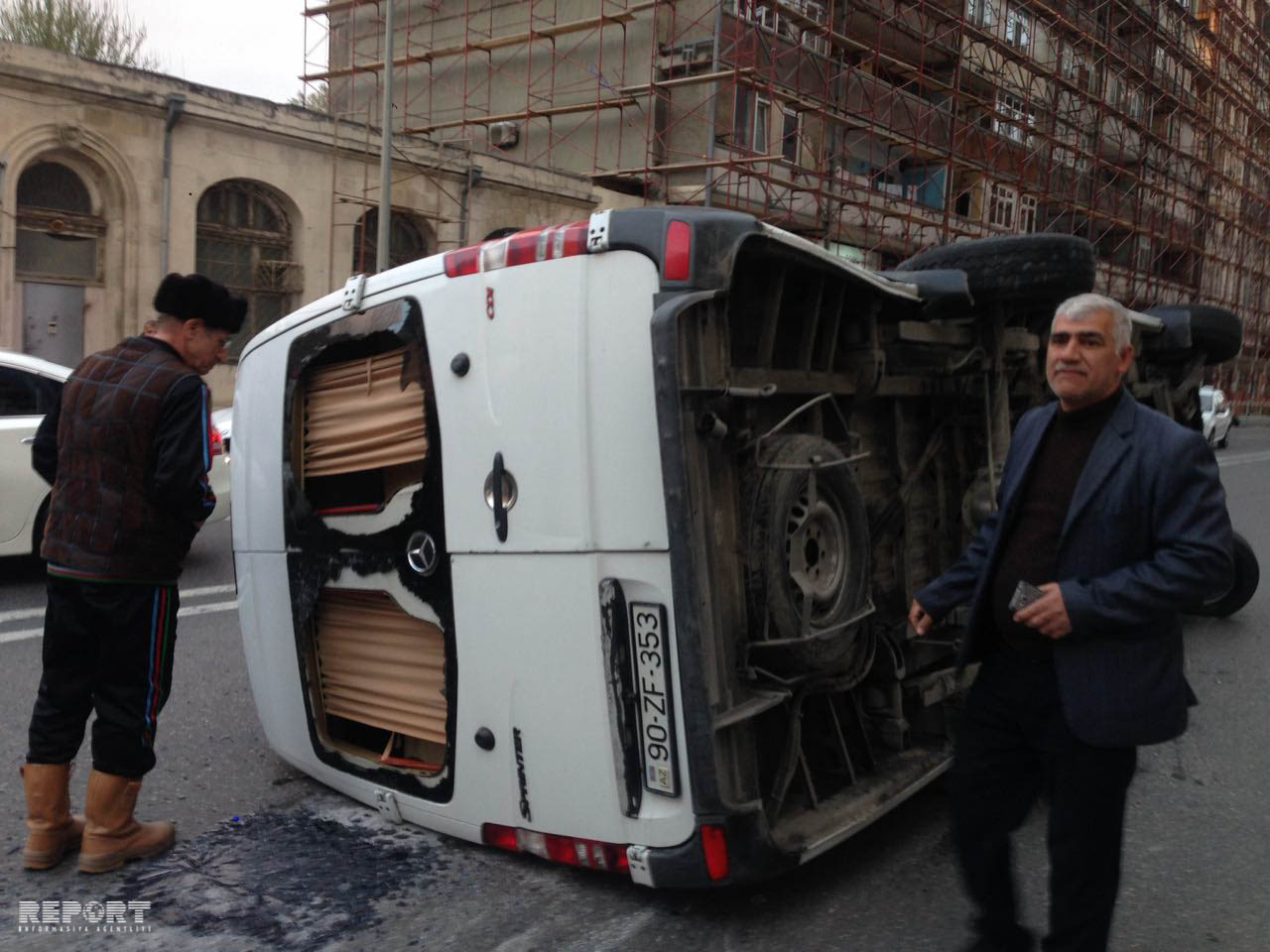 Bakıda mikroavtobus AŞDI:   XƏSARƏT ALANLAR VAR (FOTO)