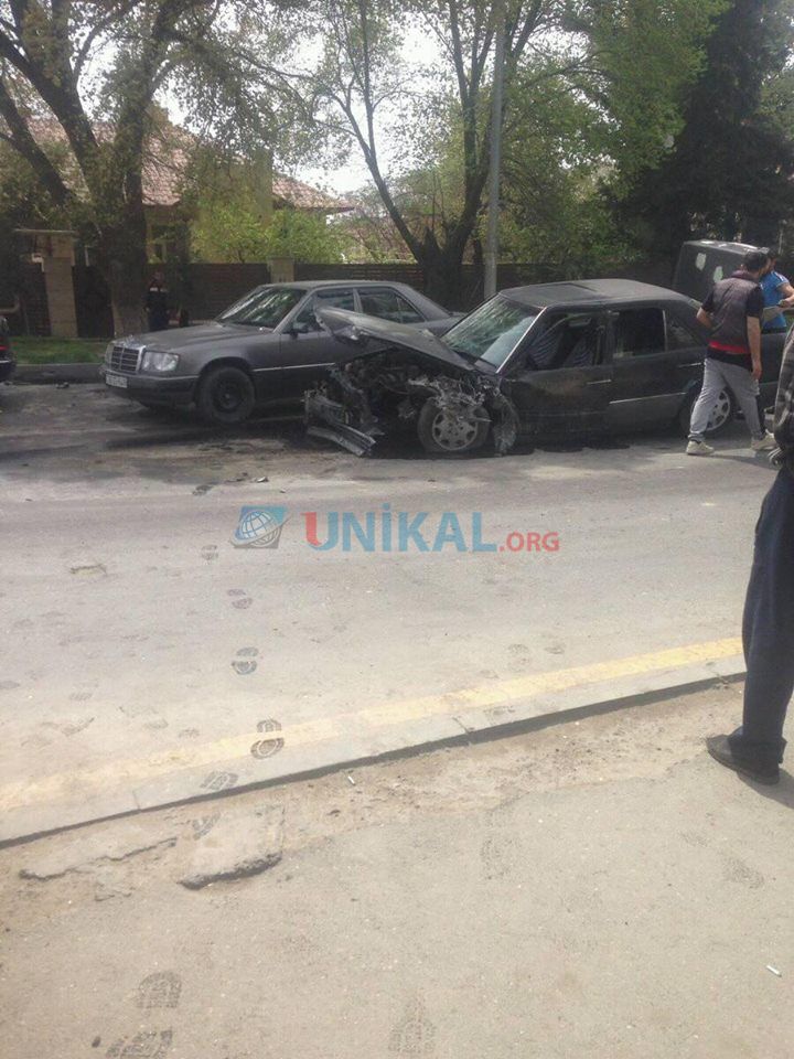  Bakıda zəncirvari qəza   - Sürücünü təcili ərazidən uzaqlaşdırdılar - FOTO