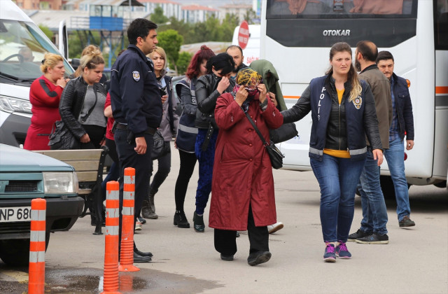Azərbaycanlı qadın Türkiyədən deportasiya edildi    - Fahişəlik üstündə ...  - FOTO (VİDEO)