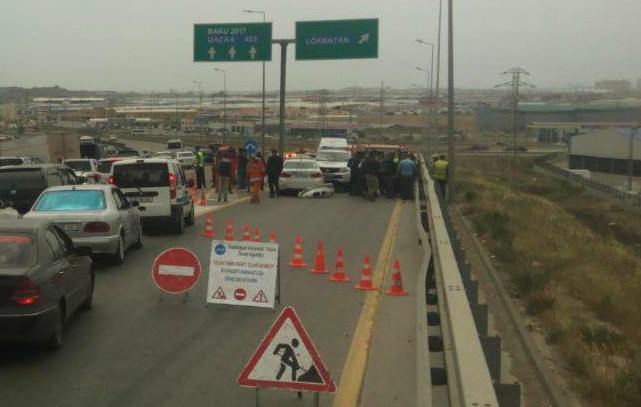 Bakıda DƏHŞƏTLİ QƏZA:  polis maşınını vurdu, bir nəfər öldü - FOTO