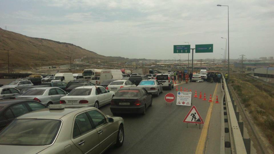 Bakıda DƏHŞƏTLİ QƏZA:  polis maşınını vurdu, bir nəfər öldü - FOTO