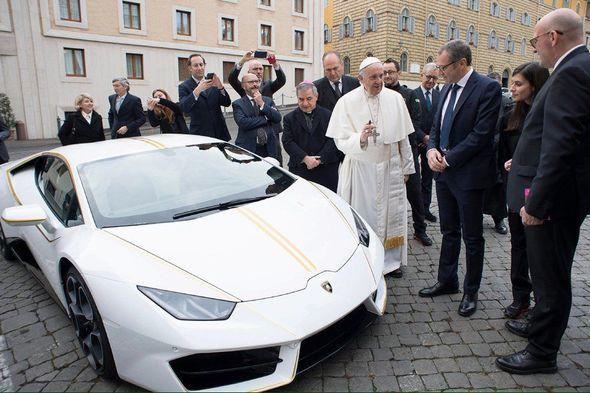 Papanın Lamborghinisi rekord qiymətə satıldı â€“  FOTO