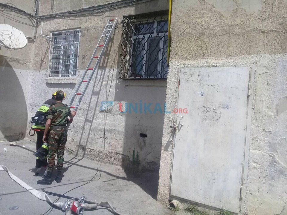 Bakıda Nikoil Banka dollar borcu olan qadın -  ÖZÜNÜ YANDIRMAQ İSTƏYİR (FOTOLAR)