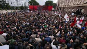 Minlərlə insan baş nazirin istefasını tələb etdi   - Albaniyada - FOTO