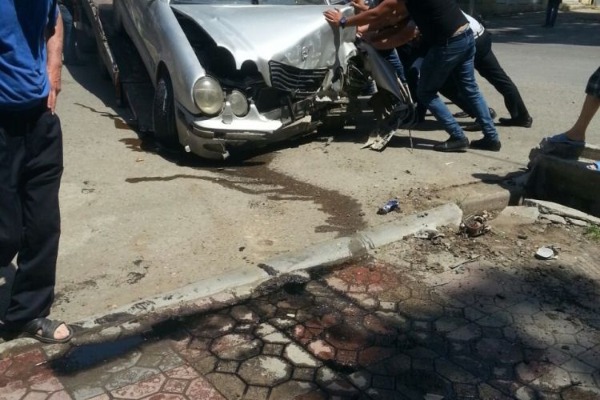 Avtomobil divara çırpıldı:  Pərvin, Kamil, Ülvi ağır yaralandı