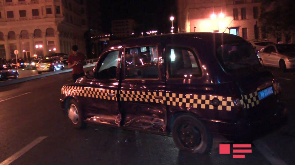 Bakıda QƏZA:   Porsche London Taxi ilə toqquşdu (VİDEO-FOTO)