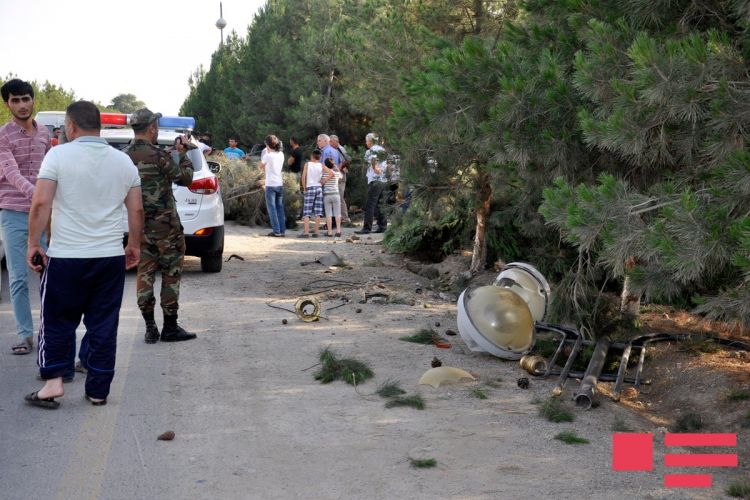 Şirvanda avtomobil dirəyə çırpılaraq yandı -  ölən və yaralılar - FOTO