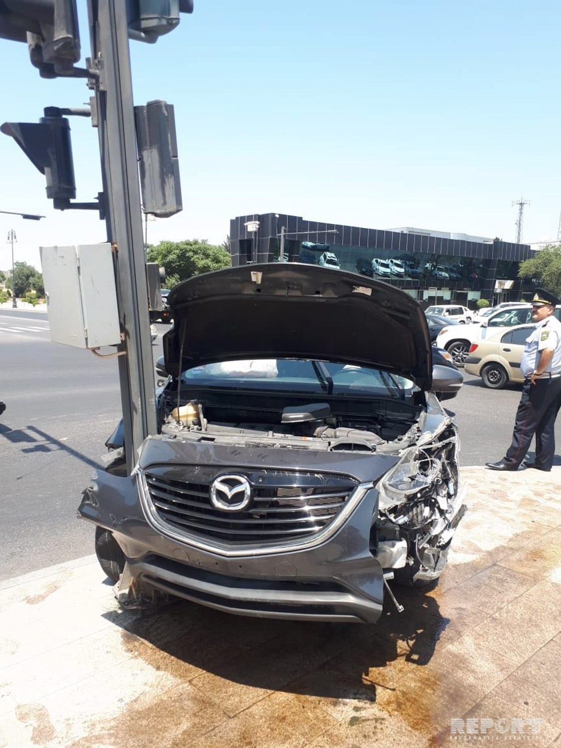 Polisin əmrinə tabe olmayan sürücü qəza törədib, qaçdı - FOTOLAR