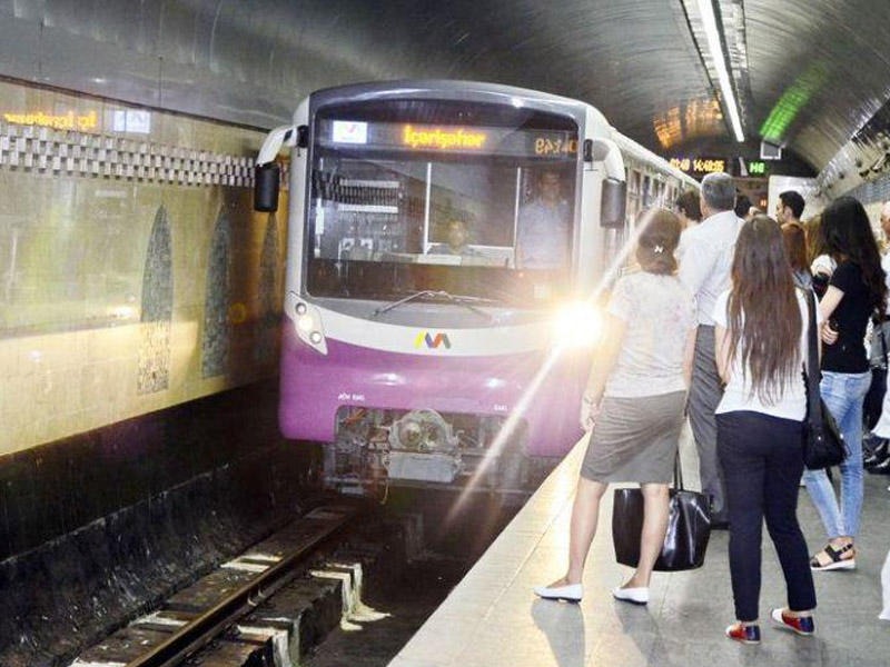 Bakıda metroya minənlərin sayı 100 mindən çox azalıb 