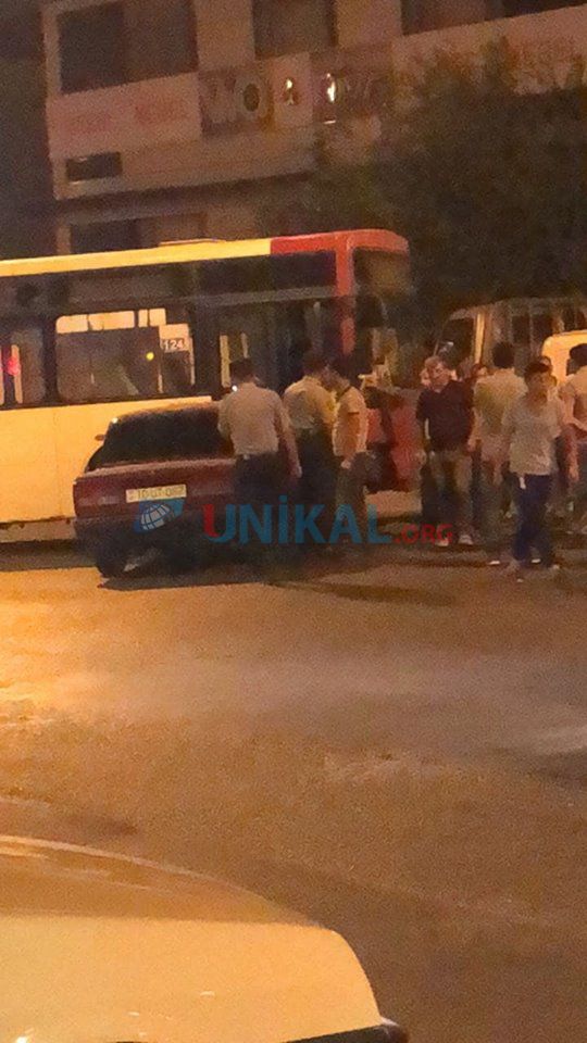 Bakıda avtobusla minik maşını toqquşdu -  XƏSARƏT ALAN VAR