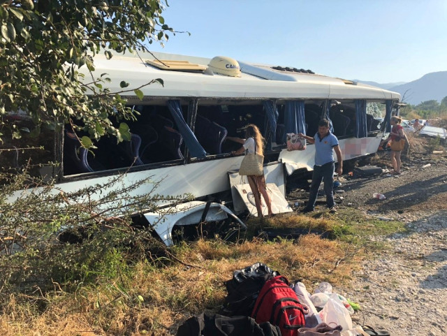Sərnişin avtobusu YOLDAN ÇIXDI -  25 nəfər yaralandı (FOTOLAR)