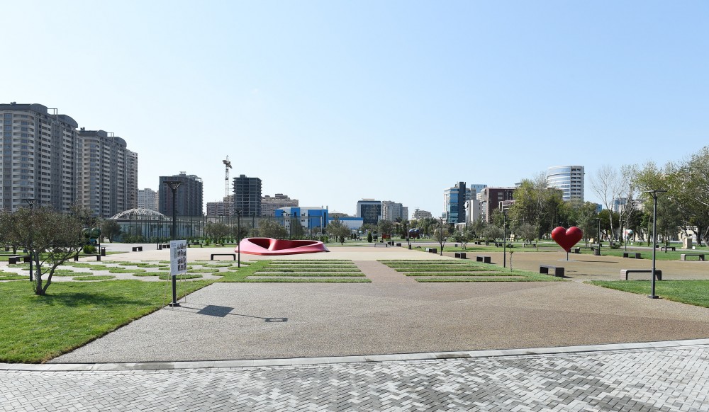 İlham Əliyev və xanımı park kompleksində    - FOTOLAR (YENİLƏNİB)