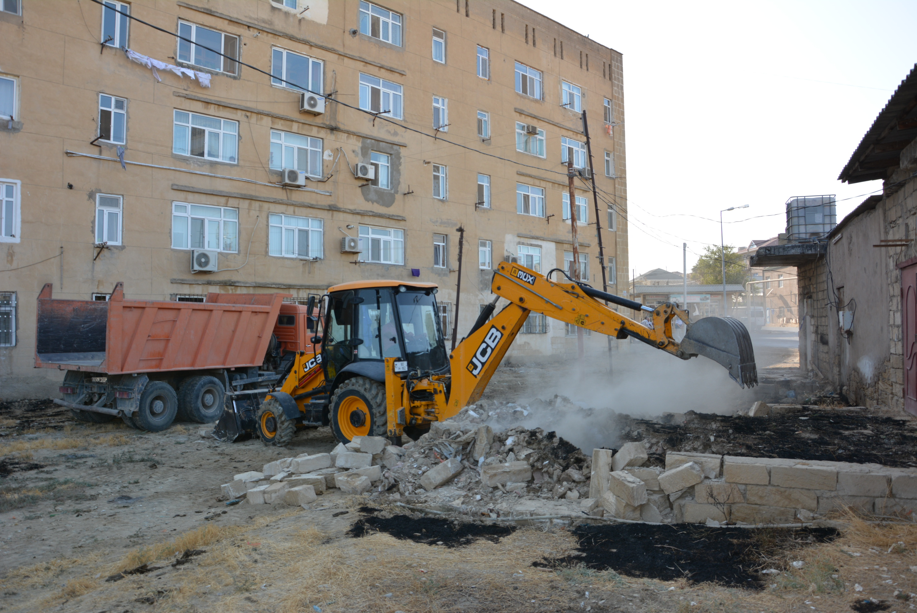 Qaradağda quruculuq abadlıq işləri davam etdirilir   - FOTOLAR