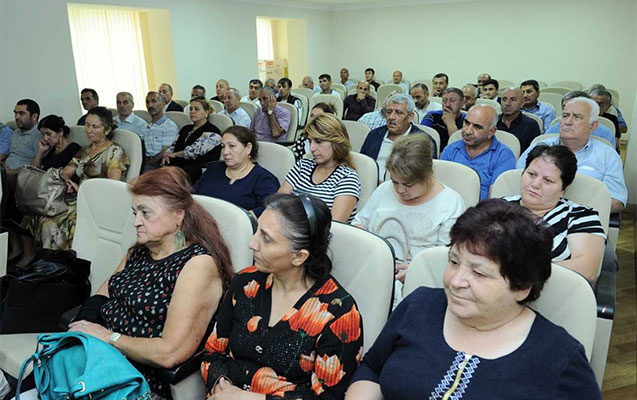 Abdin Fərzəliyev sakinlərin problemləri ilə maraqlandı    - FOTO