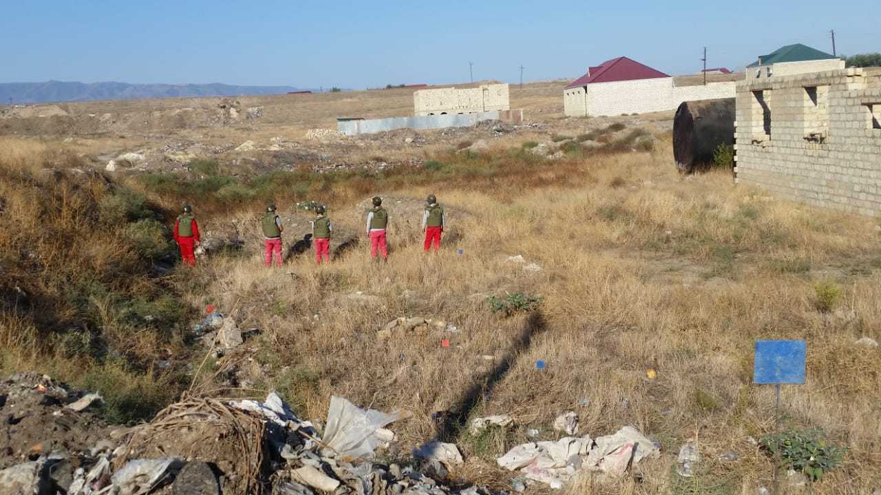 Ev və həyətyanı sahəsindən 135 partlamamış hərbi sursat tapıldı - FOTOLAR