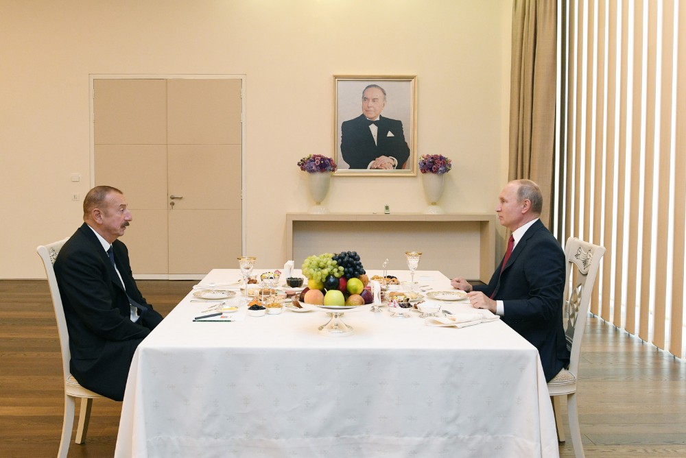 Əliyev və Putin çay süfrəsində    - FOTOLAR