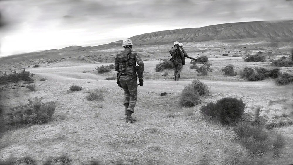 Ordumuz şərti düşmənin hava hədəflərini   MƏHV ETDİ - FOTO