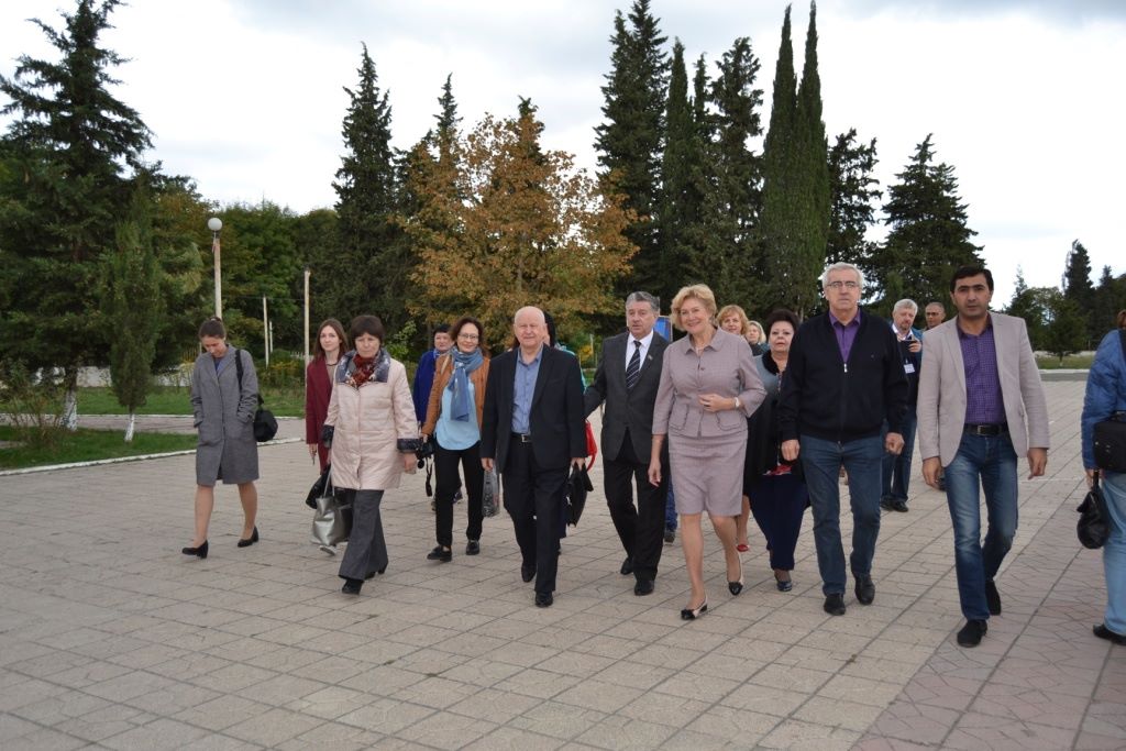 Mədəniyyətlərin dialoqunda təhsil: rus məktəbi dünyası   - FOTOLAR