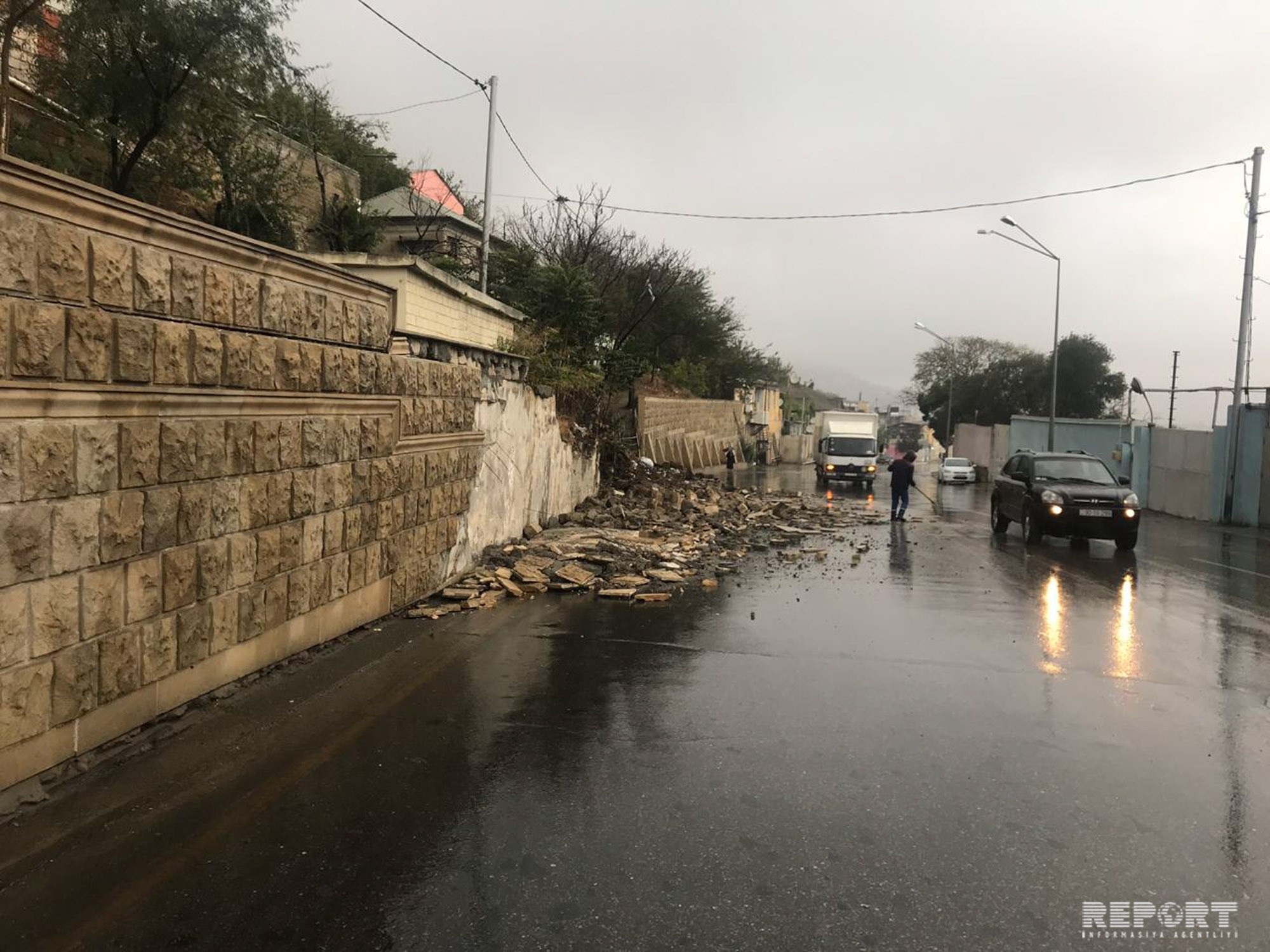 Bibiheybət yolunda sürüşmə oldu   -  DİVAR UÇDU (FOTO)