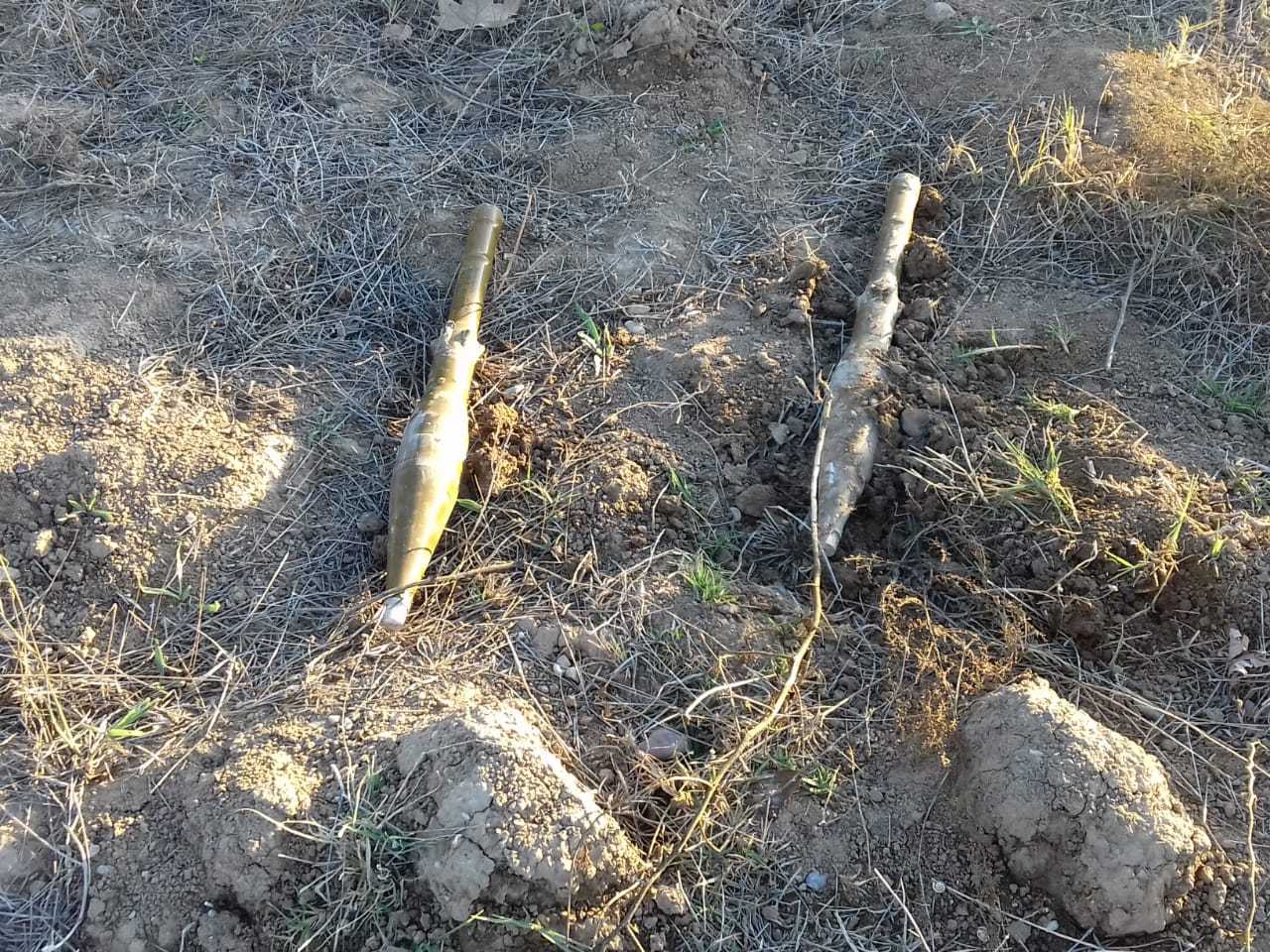 Qəsəbədə 2 raket tapıldı - FOTO