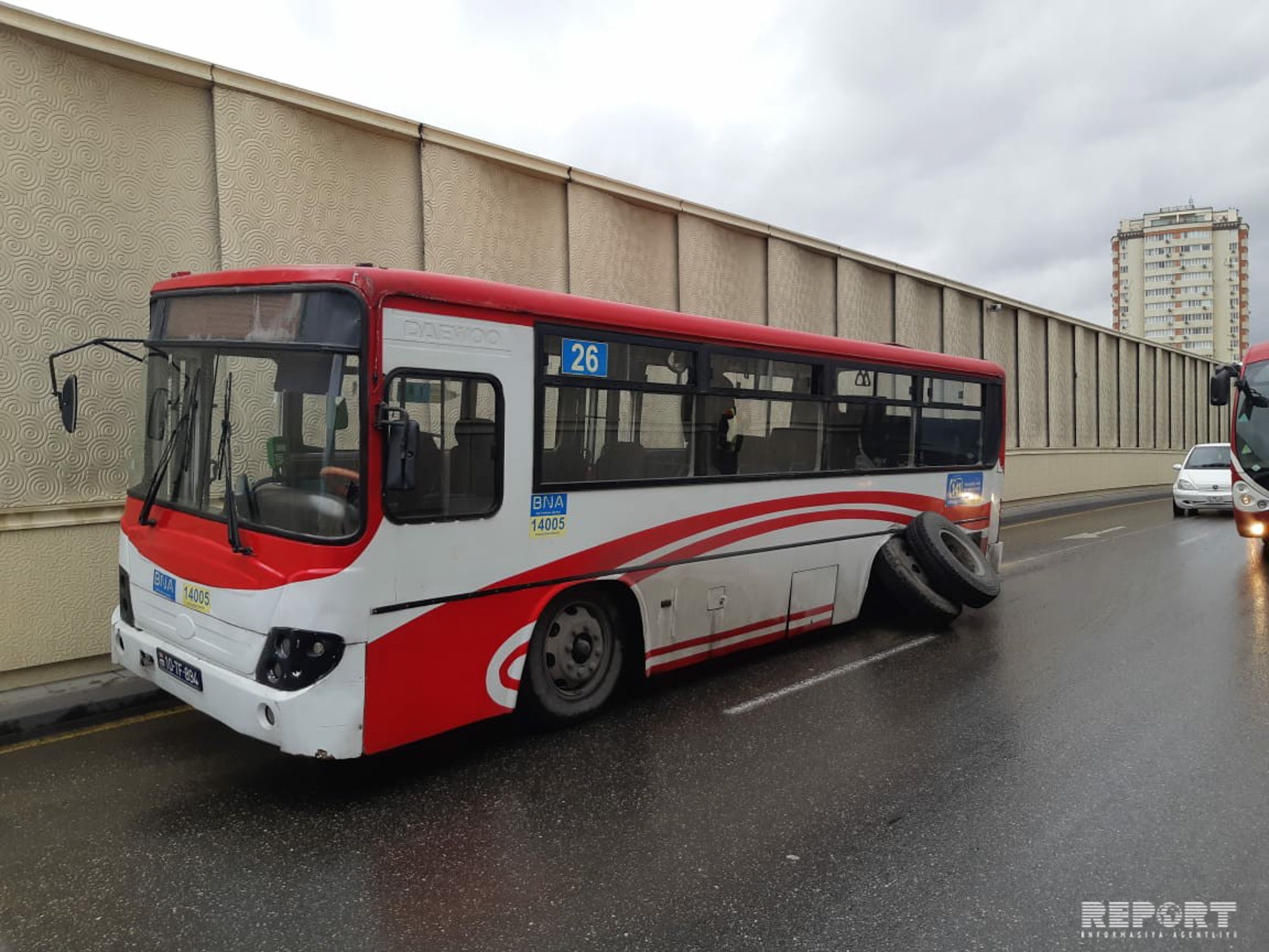 Bakıda tuneldə avtobus qəzaya düşdü    - FOTO