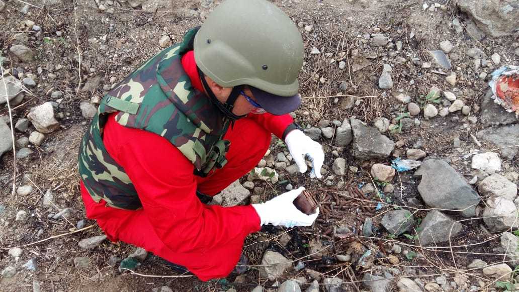 Şəmkirdə 149 partlamamış hərbi sursat tapıldı - FOTOLAR