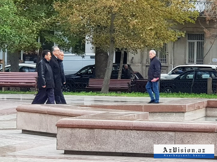 Bakının yeni meri şəhər gəzintisinə çıxıb,      göstərişlər verdi - FOTO