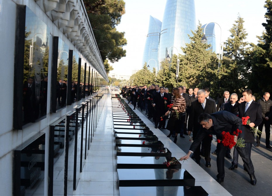 Rabitəçilər Heydər Əliyevin məzarını ziyarət etdi      - FOTO