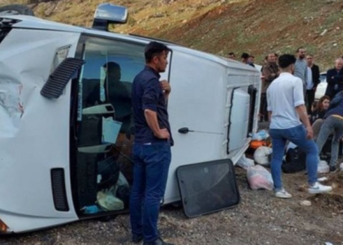 Türkiyədə mikroavtobus aşdı - Yaralananlar var